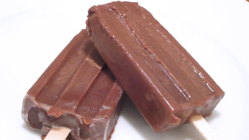 Chocolate and honey ice pop